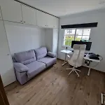Pool House Minutes From 차르네카