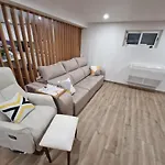 빌라 Pool House Minutes From 차르네카