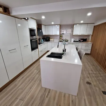 Private Pool House Minutes From The Beach Vila Charneca (Setubal)