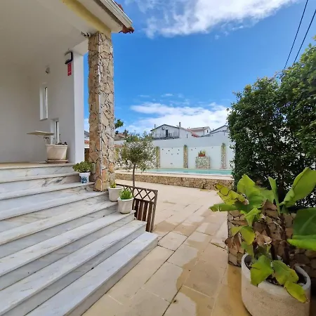 Private Pool House Minutes From The Beach Vila Charneca (Setubal)