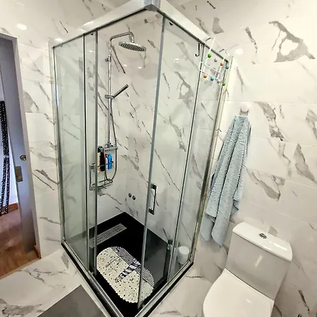 Private Pool House Minutes From The Villa Charneca (Setubal)